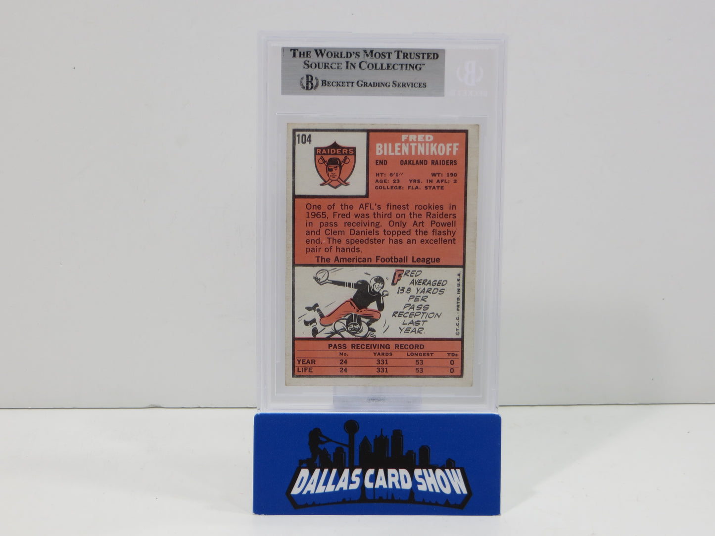 FRED BILETNIKOFF SIGNED 1966 Topps #104 OAKLAND RAIDERS BGS BAS SLAB