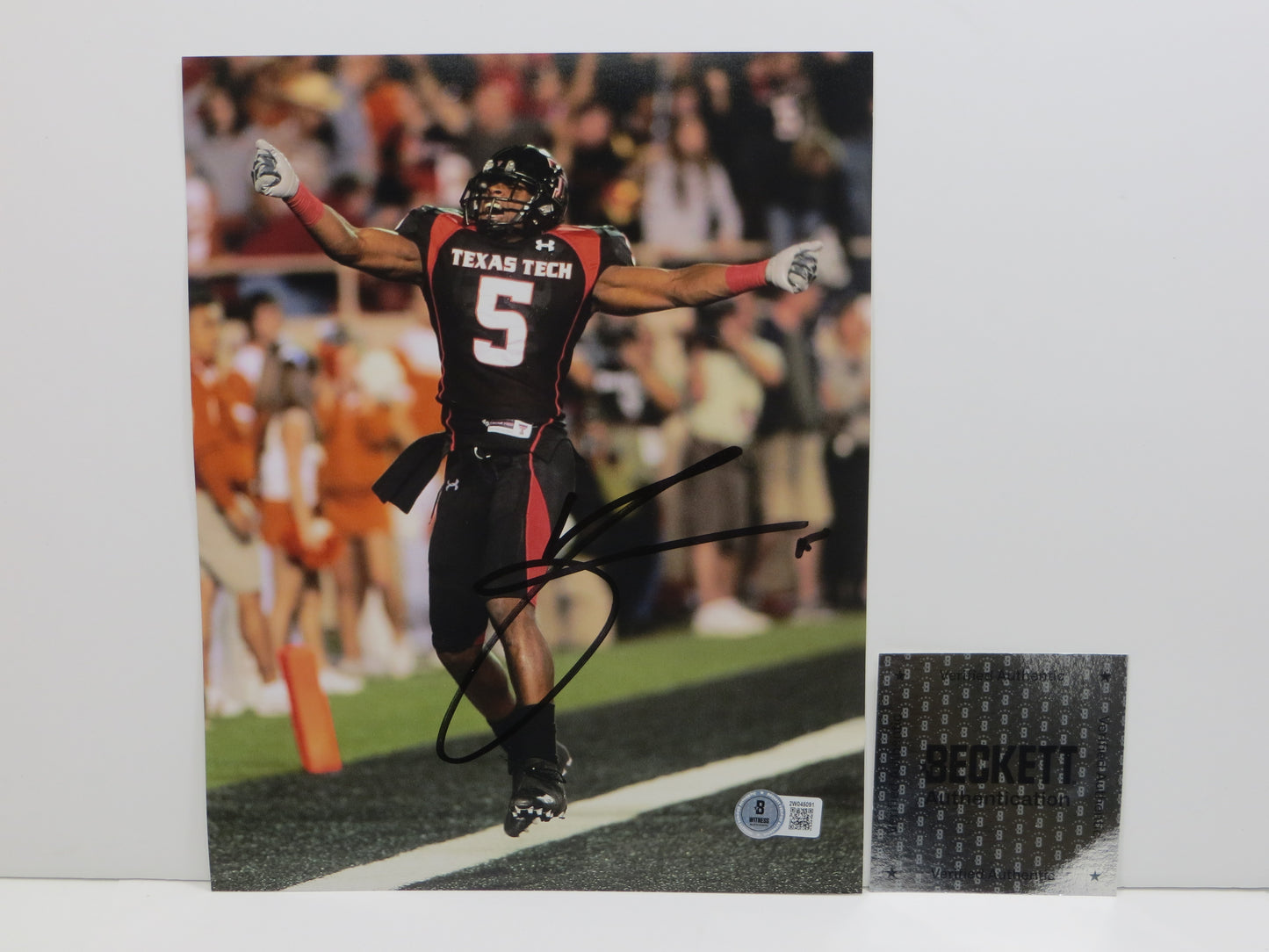 MICHAEL CRABTREE Texas Tech Red Raiders SIGNED 8x10 Touchdown PHOTO BAS COA