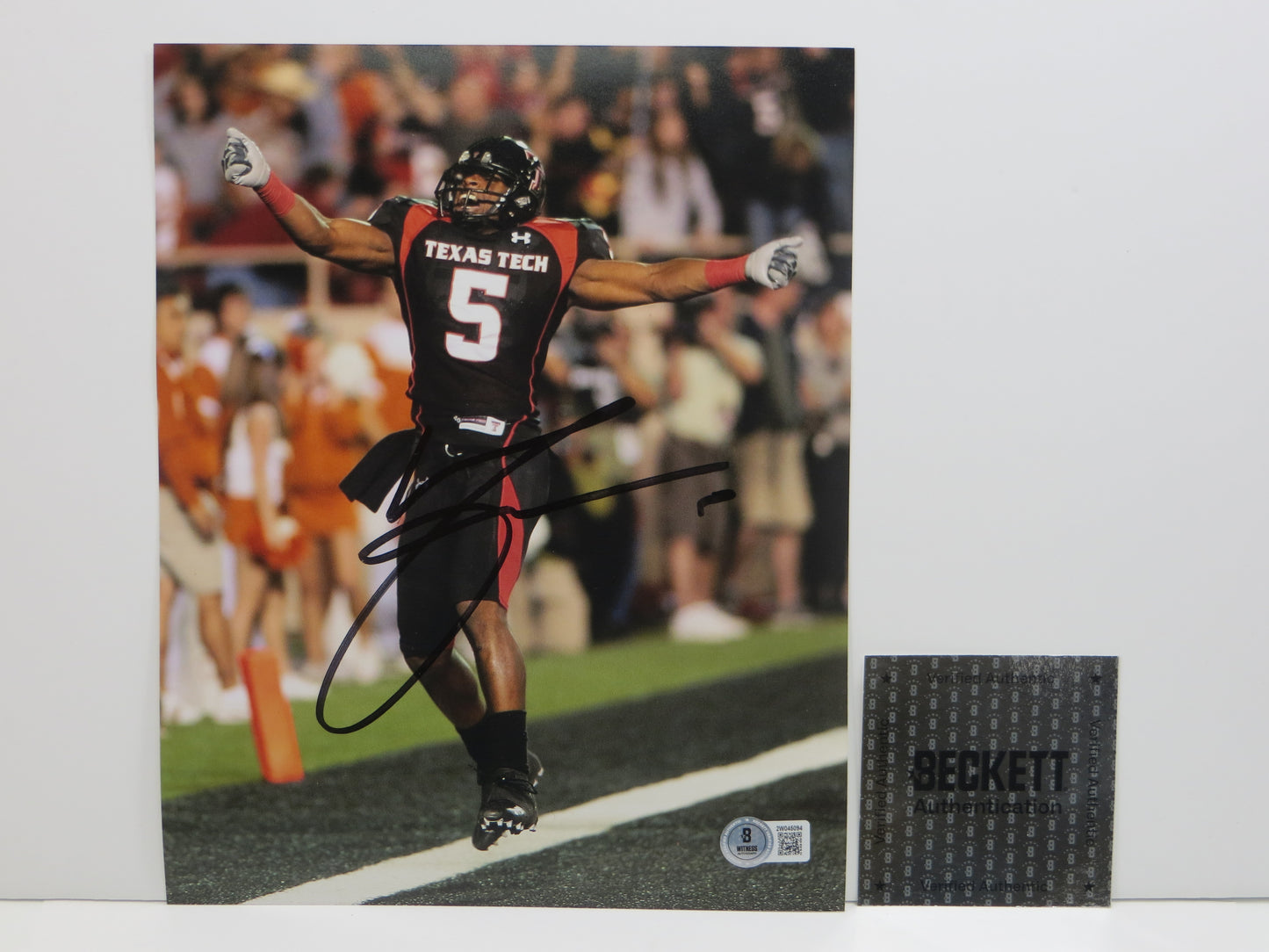 MICHAEL CRABTREE Texas Tech Red Raiders SIGNED 8x10 Touchdown PHOTO BAS COA