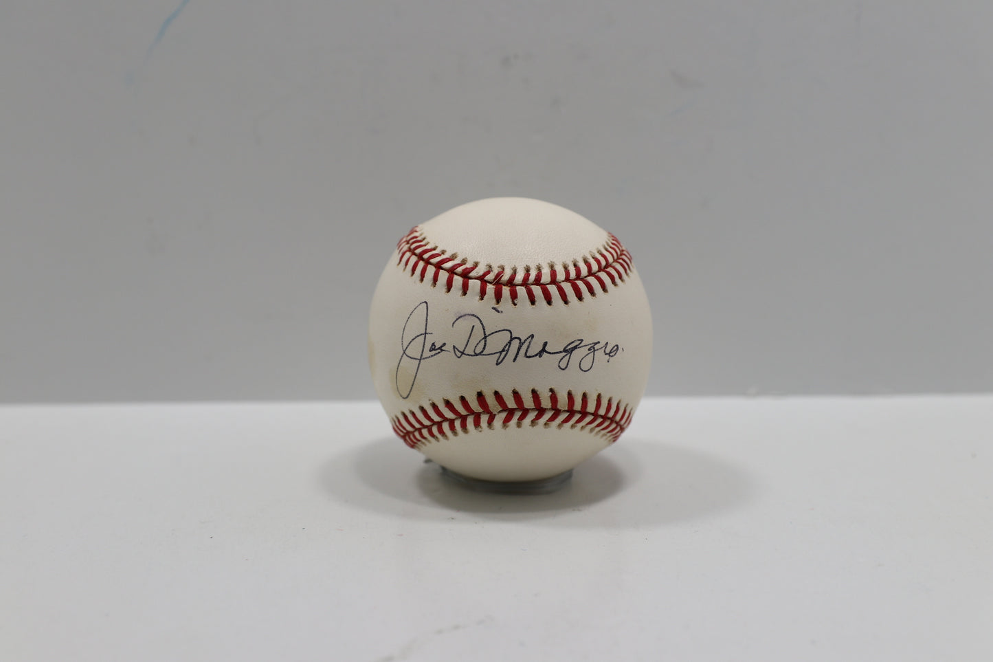 JOE DIMAGGIO SIGNED RAWLINGS BASEBALL NEW YOURK YANKEES PSA/DNA LOA