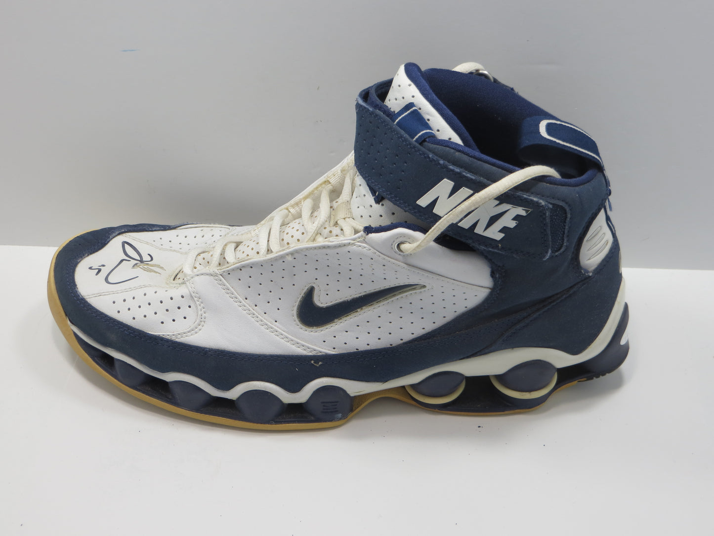 JOSH HOWARD DALLAS MAVERICKS SIGNED GAME USED NIKE Left SHOE JSA