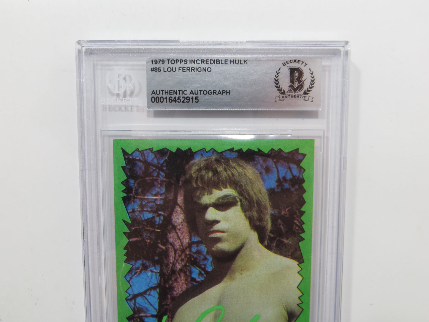 LOU FERRIGNO SIGNED 1979 TOPPS INCREDIBLE HULK #85 BGS SLAB