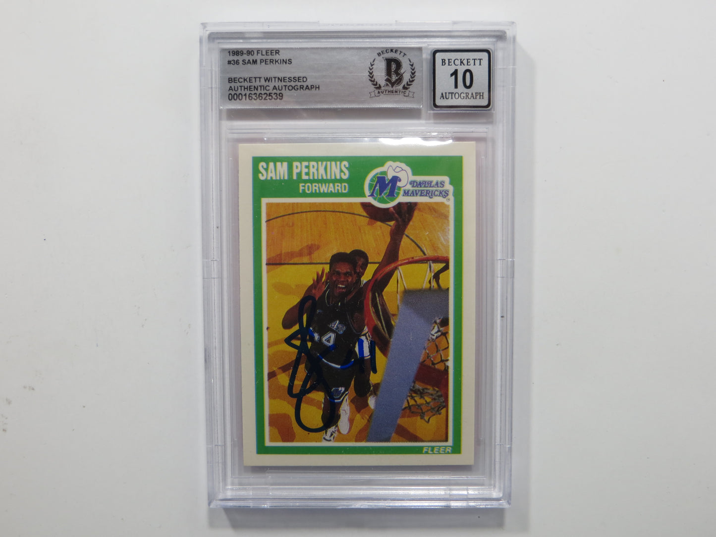 SAM PERKINS SIGNED BGS BAS SLAB 1989 FLEER #36 DALLAS MAVERICKS Auto 10