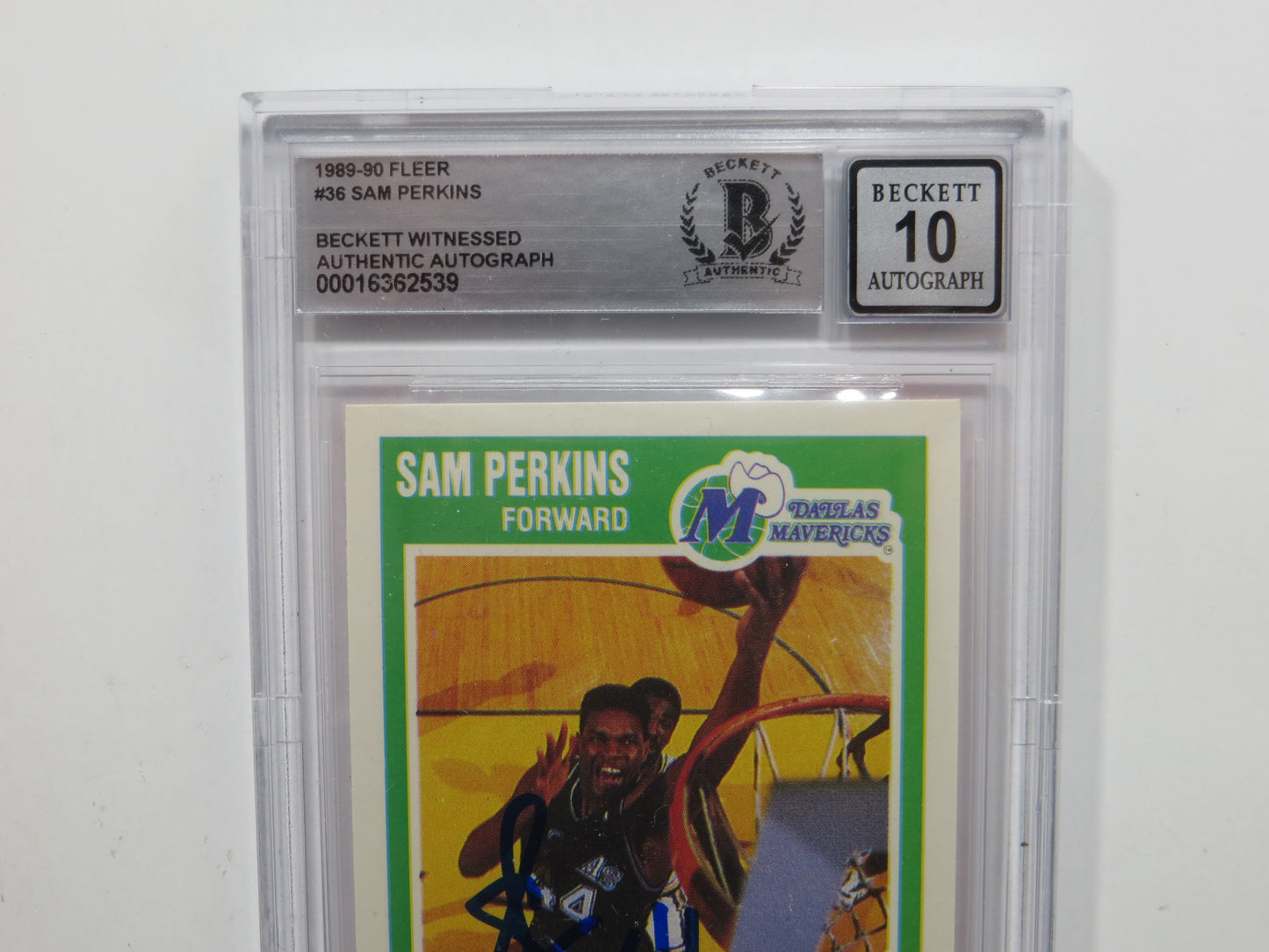 SAM PERKINS SIGNED BGS BAS SLAB 1989 FLEER #36 DALLAS MAVERICKS Auto 10