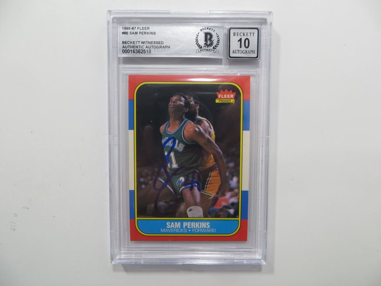 SAM PERKINS SIGNED BGS BAS SLAB 1986 FLEER #86 DALLAS MAVERICKS Auto 10