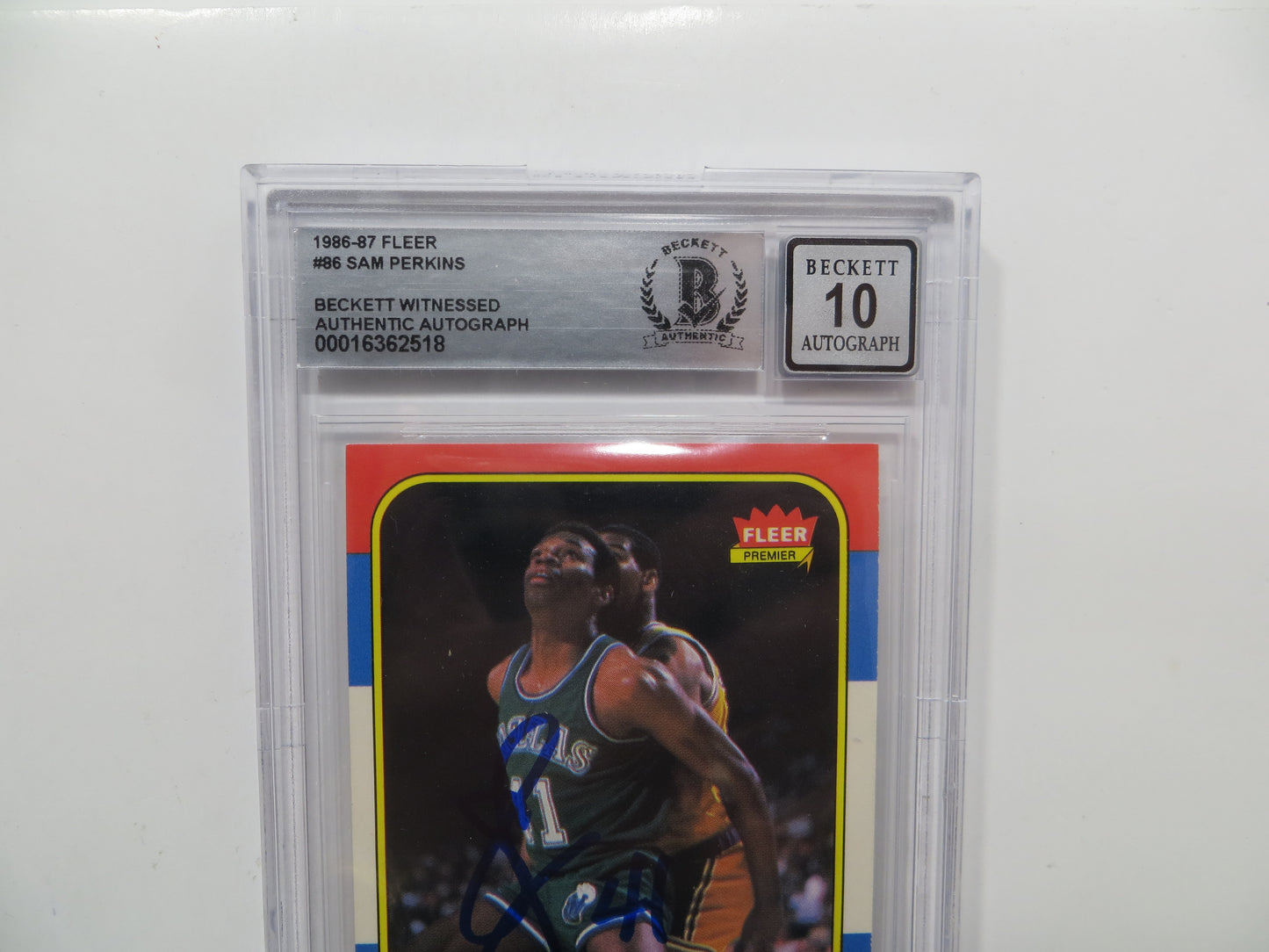 SAM PERKINS SIGNED BGS BAS SLAB 1986 FLEER #86 DALLAS MAVERICKS Auto 10