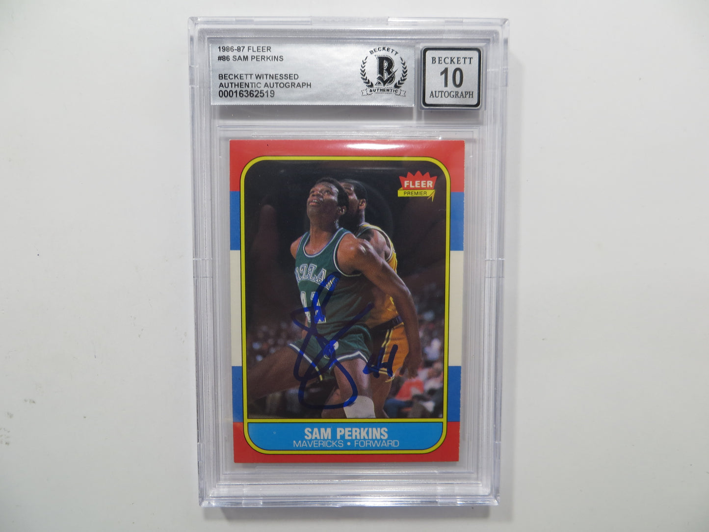 SAM PERKINS SIGNED BGS BAS SLAB 1986 FLEER #86 DALLAS MAVERICKS Auto 10