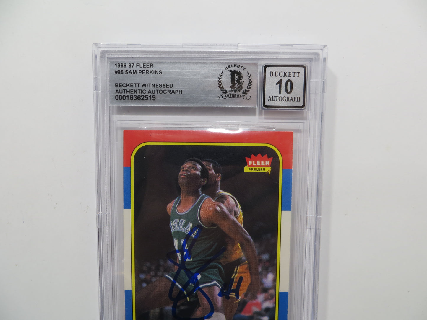 SAM PERKINS SIGNED BGS BAS SLAB 1986 FLEER #86 DALLAS MAVERICKS Auto 10