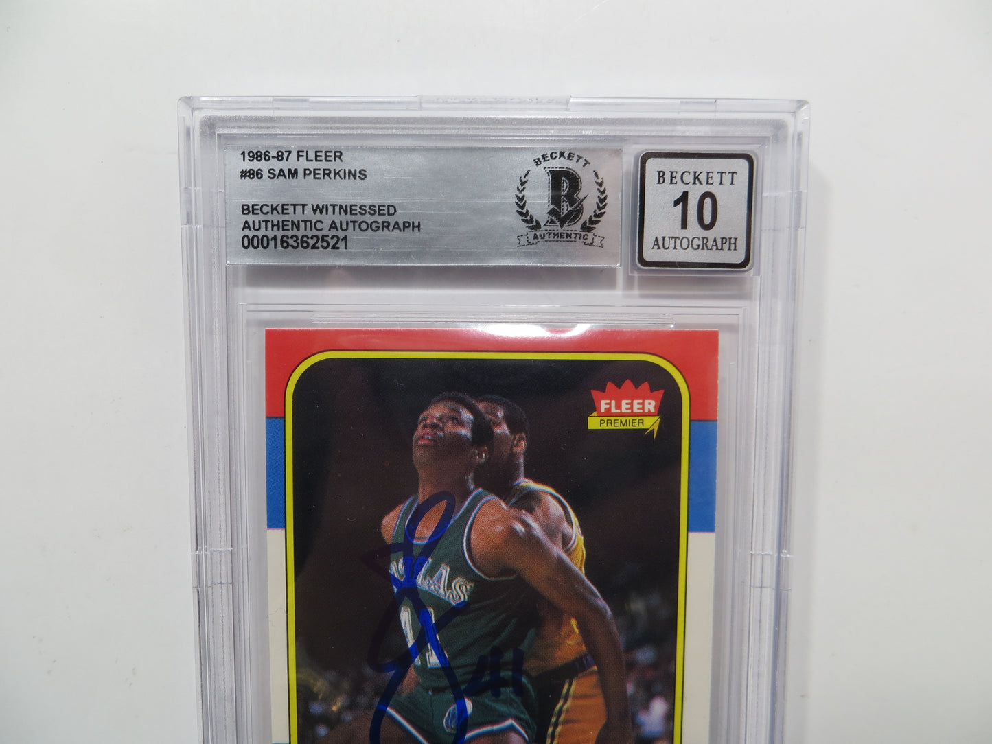 SAM PERKINS SIGNED BGS BAS SLAB 1986 FLEER #86 DALLAS MAVERICKS Auto 10