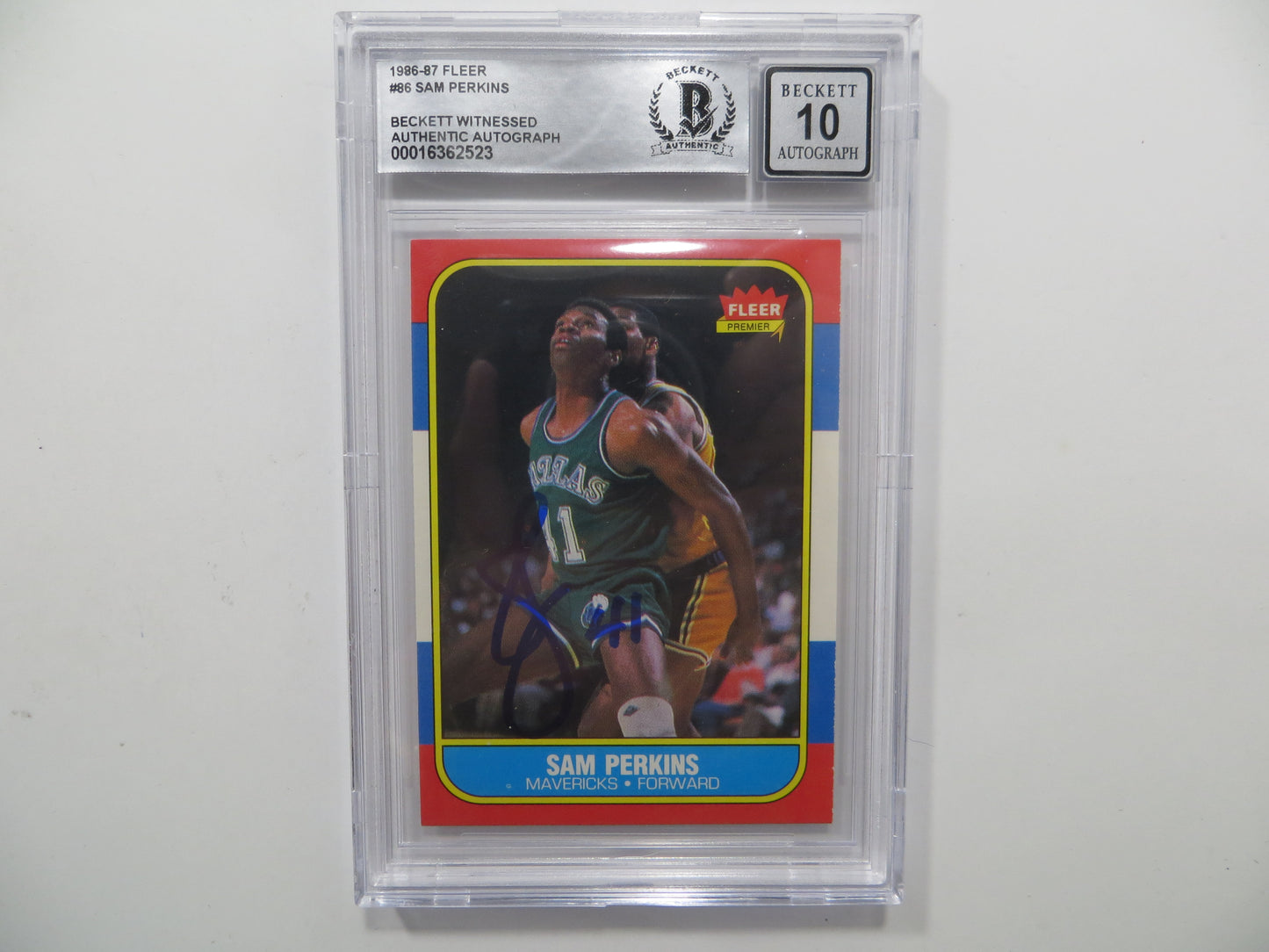 SAM PERKINS SIGNED BGS BAS SLAB 1986 FLEER #86 DALLAS MAVERICKS Auto 10
