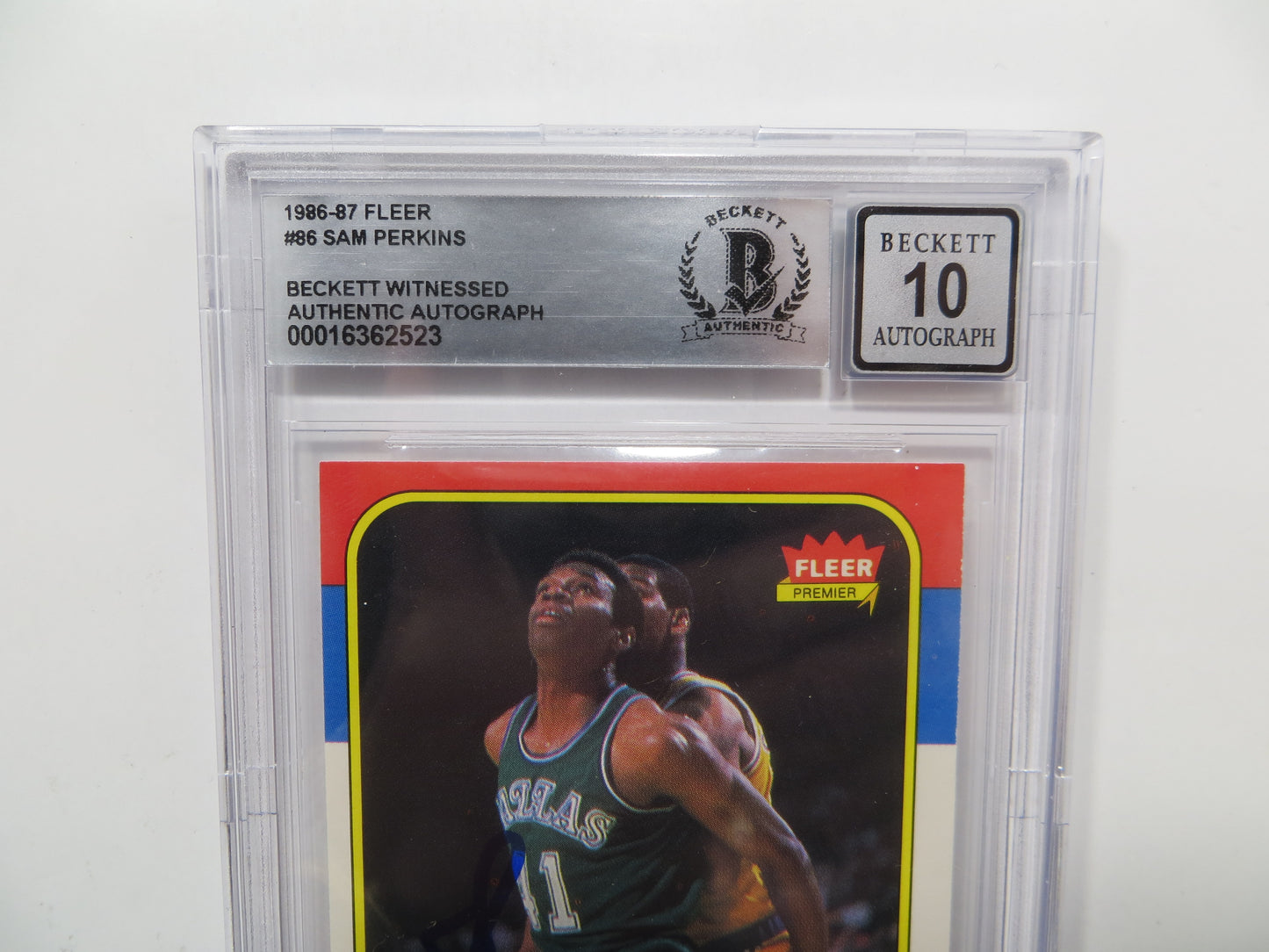 SAM PERKINS SIGNED BGS BAS SLAB 1986 FLEER #86 DALLAS MAVERICKS Auto 10