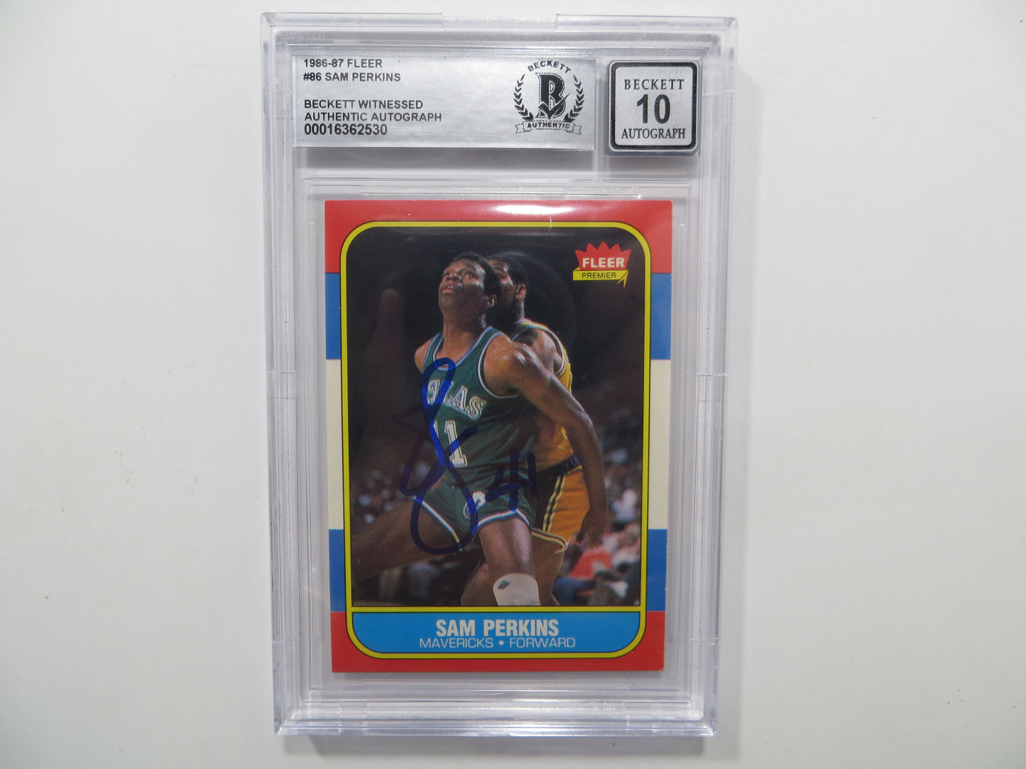 SAM PERKINS SIGNED BGS BAS SLAB 1986 FLEER #86 DALLAS MAVERICKS Auto 10