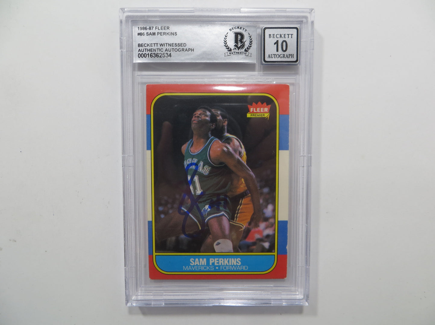 SAM PERKINS SIGNED BGS BAS SLAB 1986 FLEER #86 DALLAS MAVERICKS Auto 10