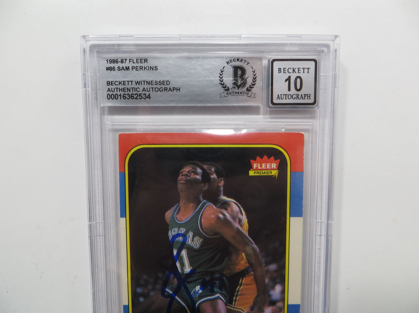 SAM PERKINS SIGNED BGS BAS SLAB 1986 FLEER #86 DALLAS MAVERICKS Auto 10