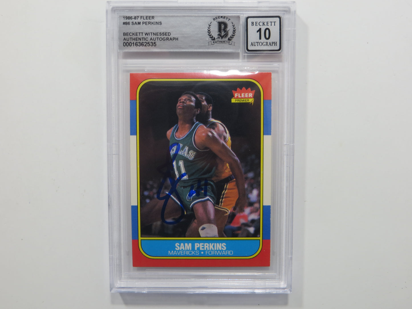 SAM PERKINS SIGNED BGS BAS SLAB 1986 FLEER #86 DALLAS MAVERICKS Auto 10