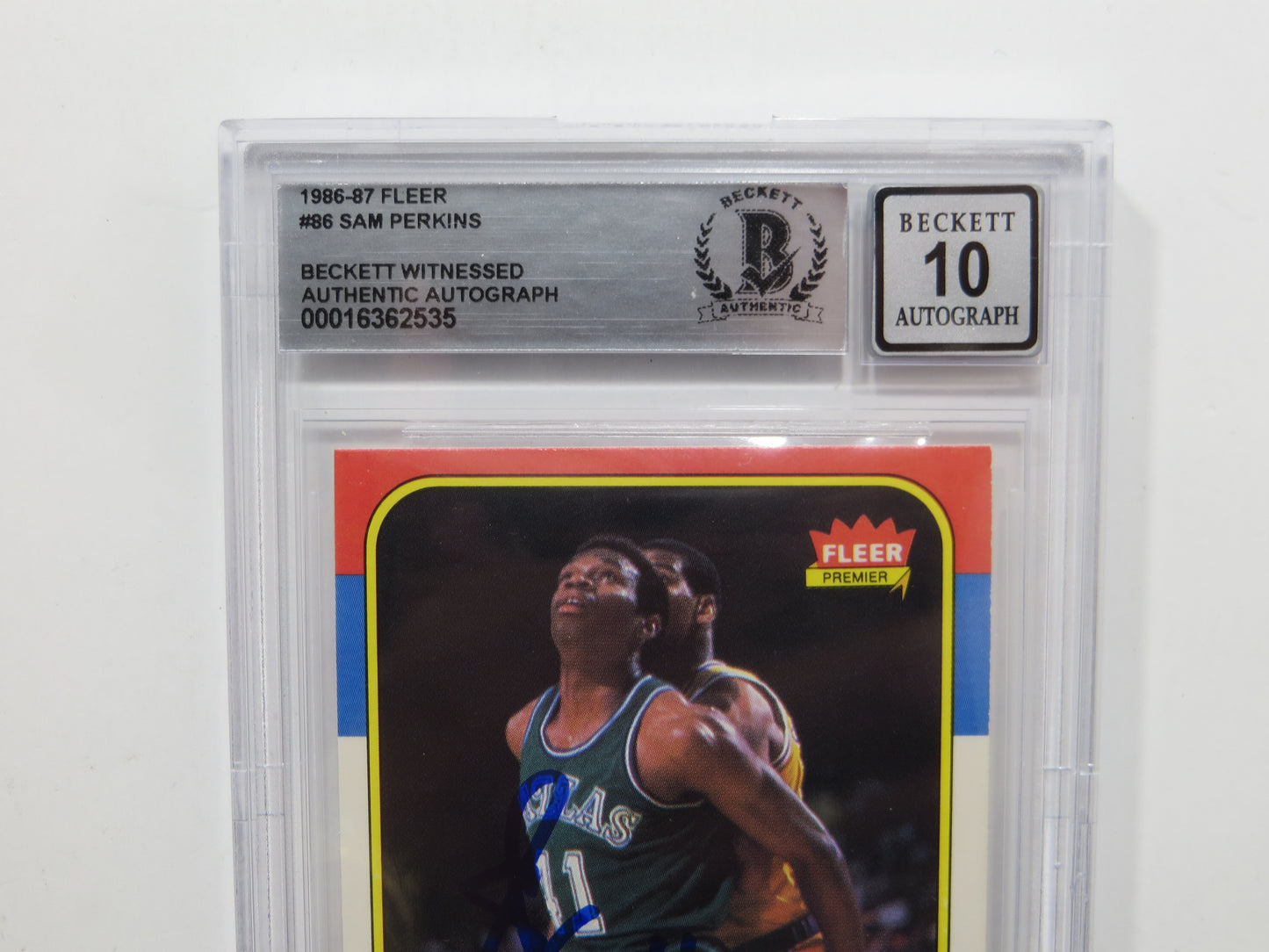 SAM PERKINS SIGNED BGS BAS SLAB 1986 FLEER #86 DALLAS MAVERICKS Auto 10