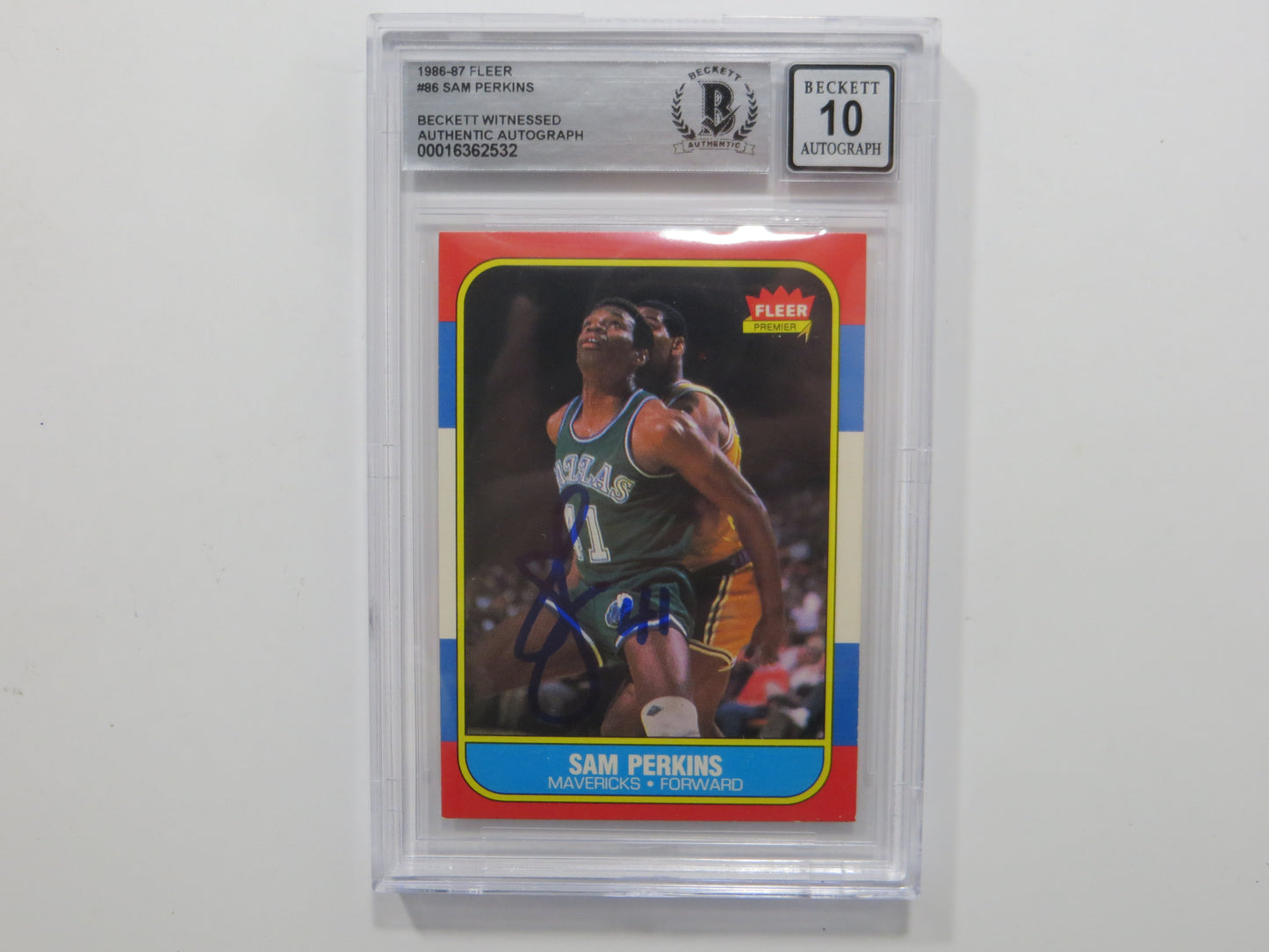 SAM PERKINS SIGNED BGS BAS SLAB 1986 FLEER #86 DALLAS MAVERICKS Auto 10