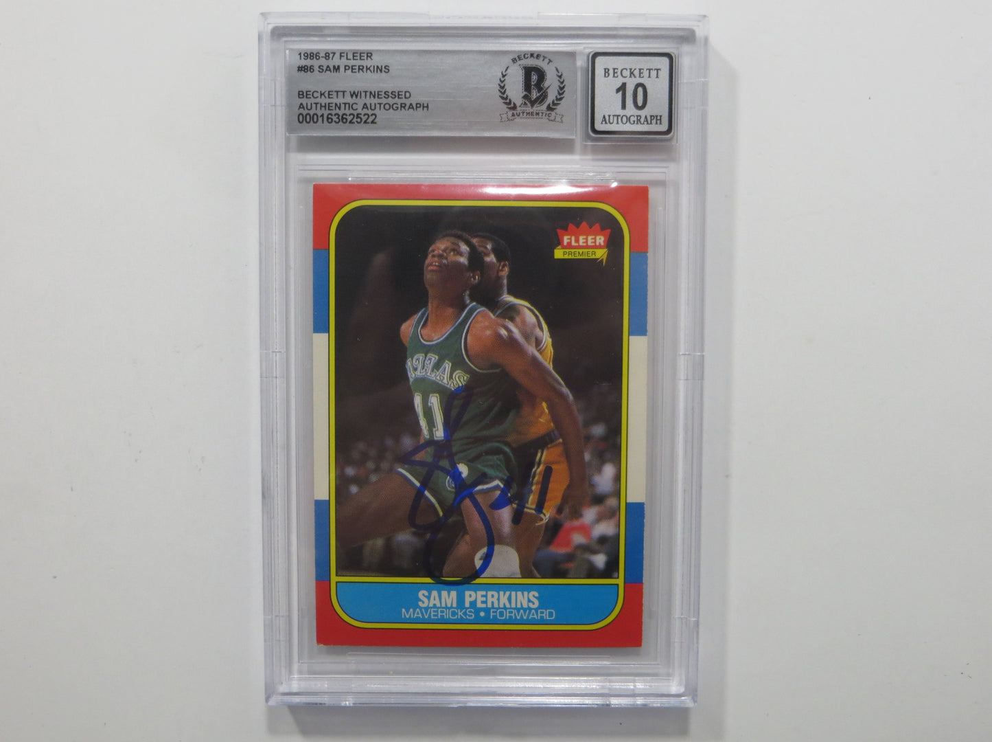 SAM PERKINS SIGNED BGS BAS SLAB 1986 FLEER #86 DALLAS MAVERICKS Auto 10