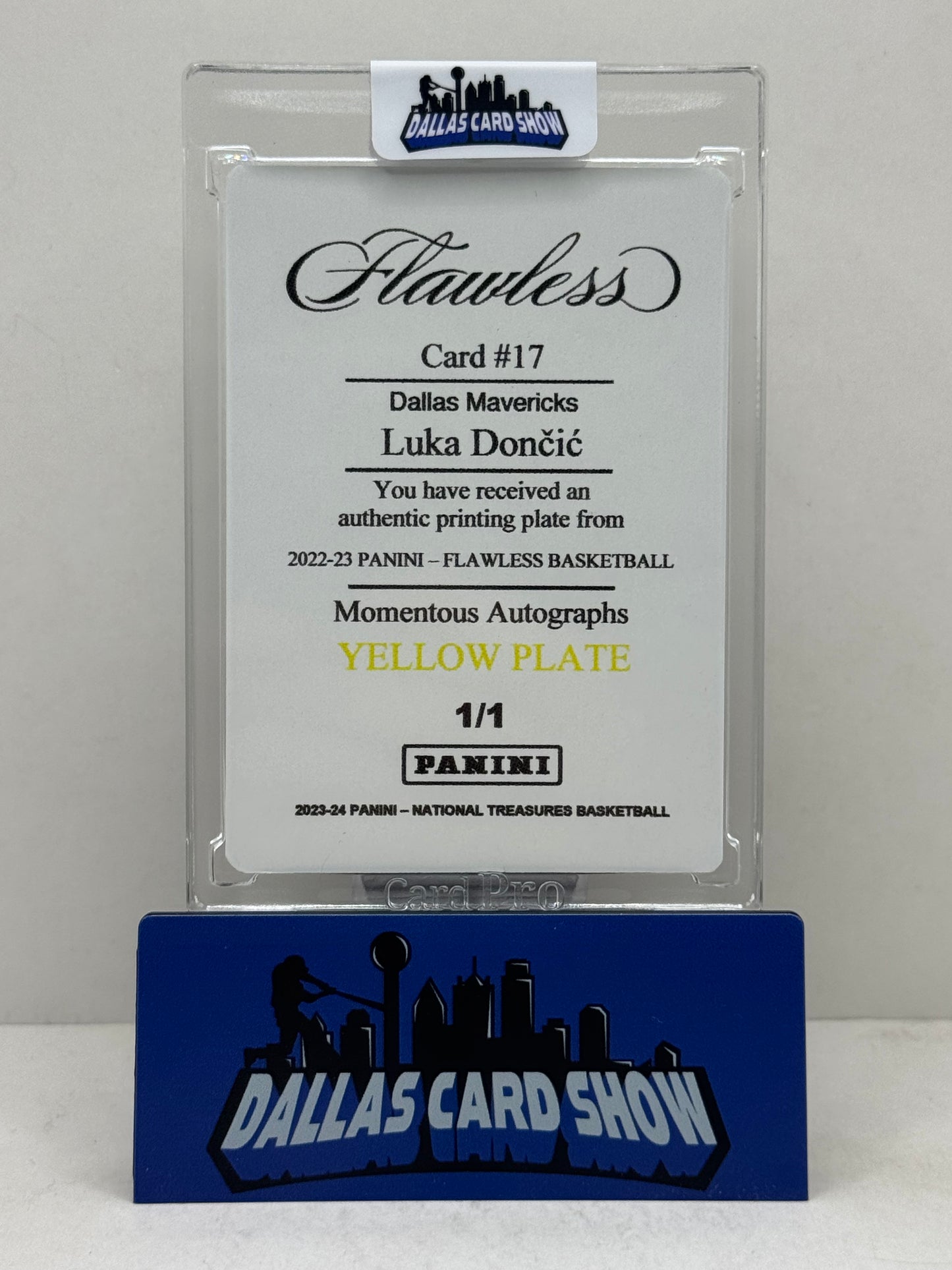 2022-23 Panini Flawless #17 Luka Doncic Momentus Autographs Yellow Printing Plate 1/1