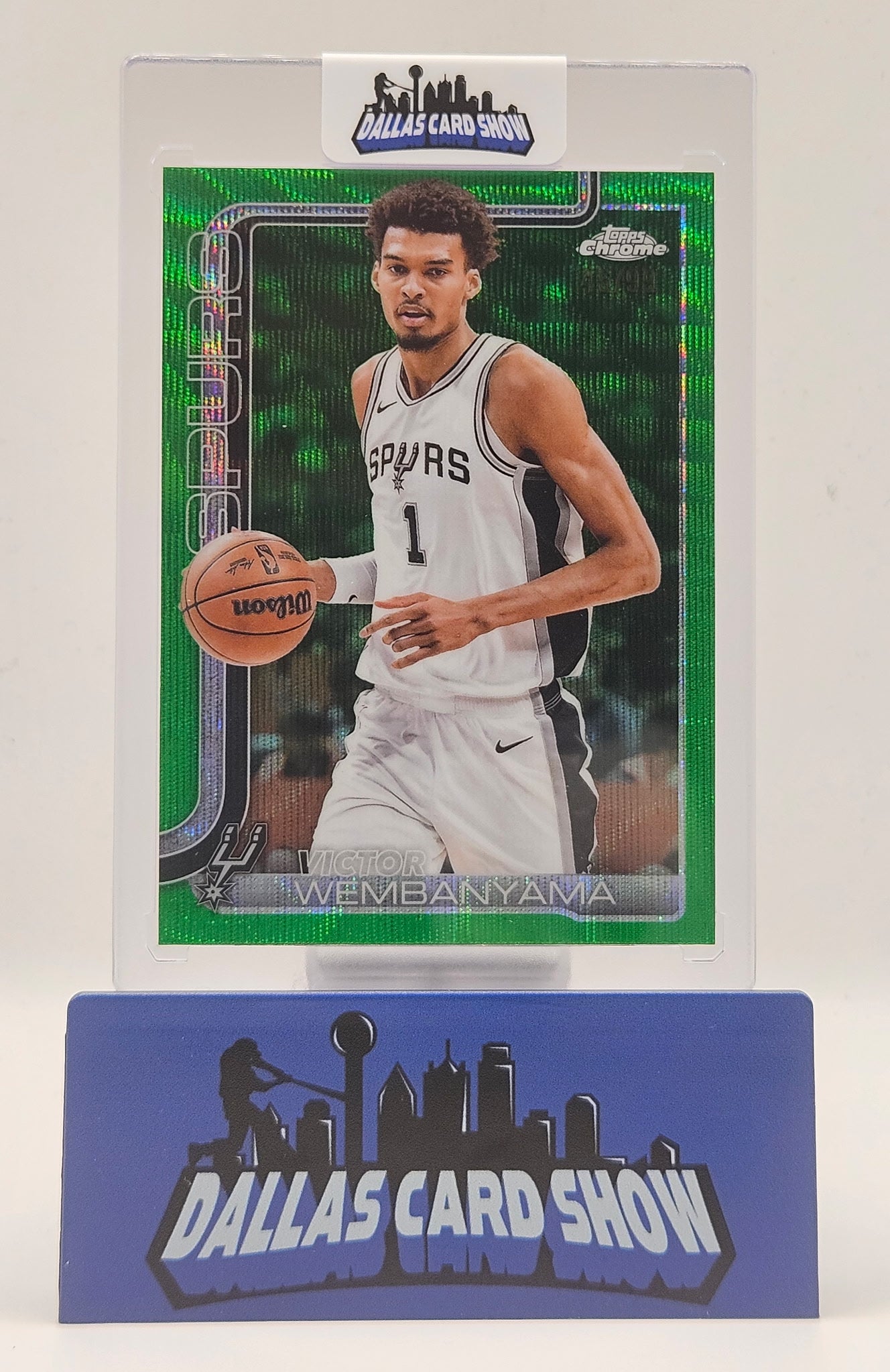 2025-26 Topps Chrome #221 Victor Wembanyama Green Wave /99 Spurs