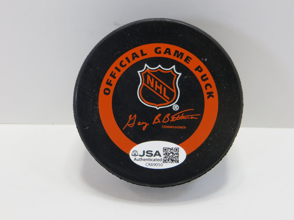 BOBBY HULL SIGNED CHICAGO BLACKHAWKS HOCKEY PUCK JSA