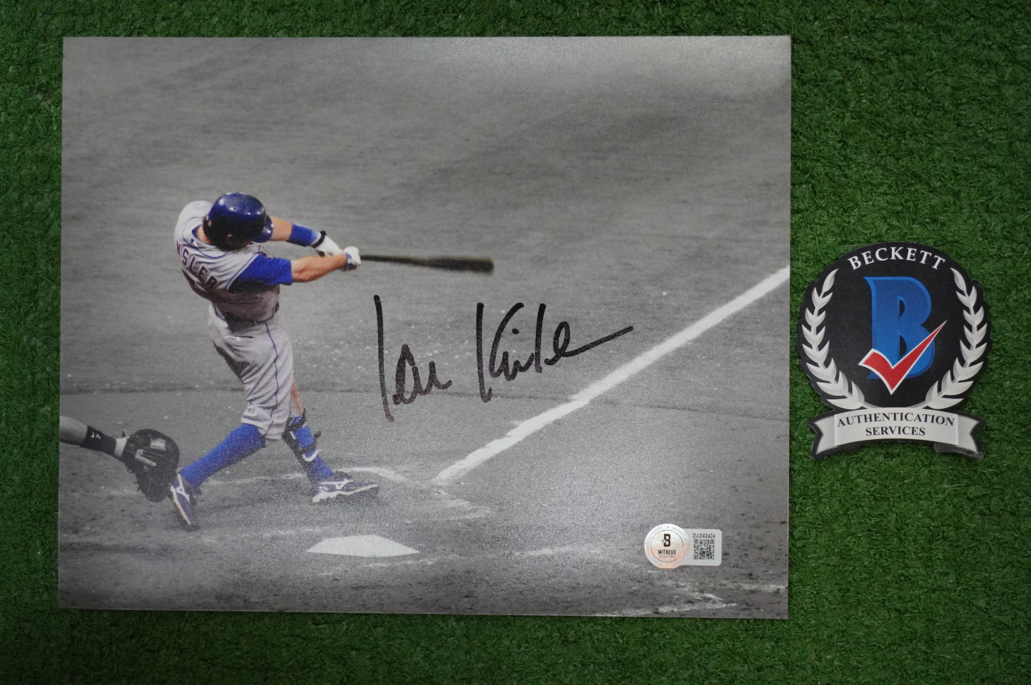 IAN KINSLER Signed 8x10 Photo TEXAS RANGERS BAS COA