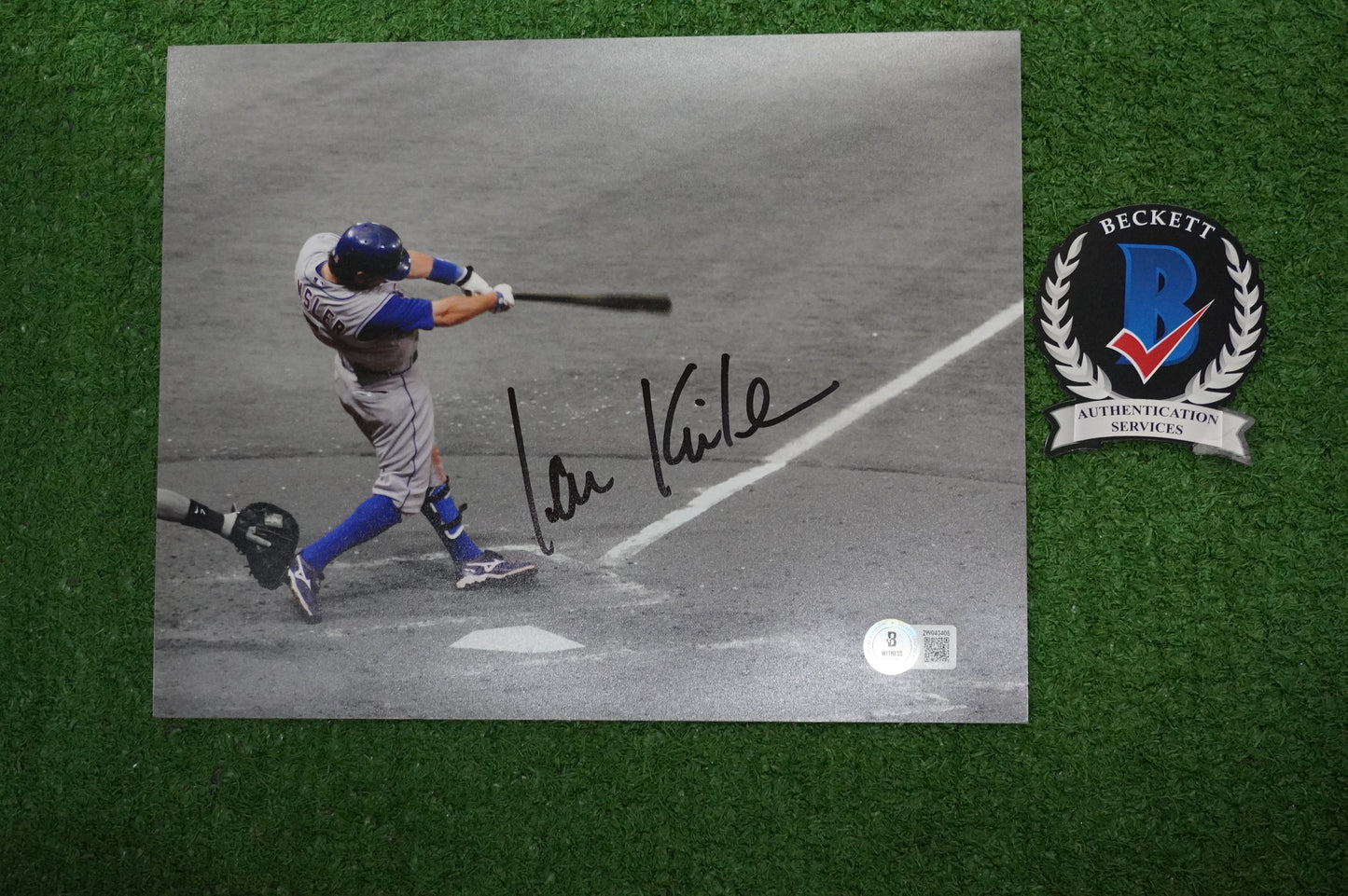 IAN KINSLER Signed 8x10 Photo TEXAS RANGERS BAS COA
