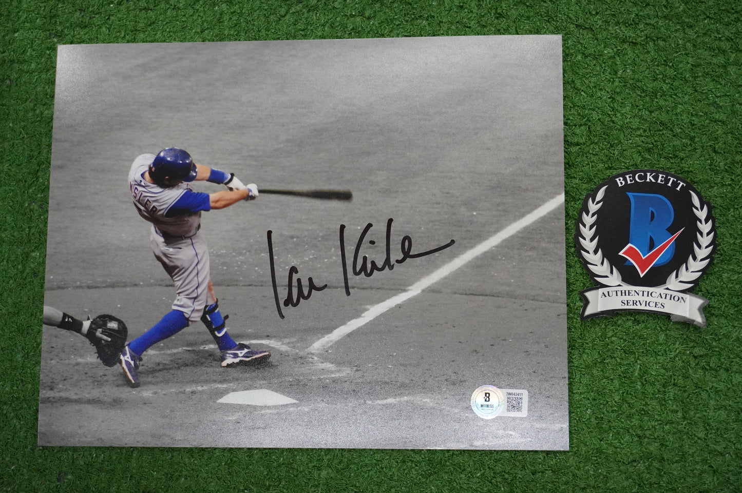 IAN KINSLER Signed 8x10 Photo TEXAS RANGERS BAS COA