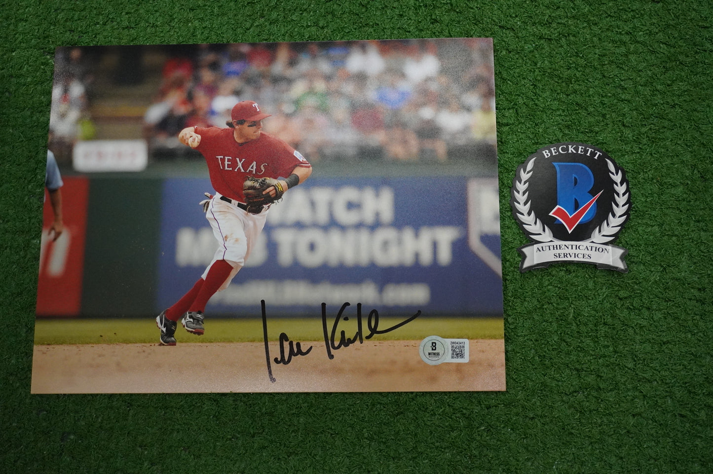 IAN KINSLER Signed 8x10 Photo TEXAS RANGERS BAS COA