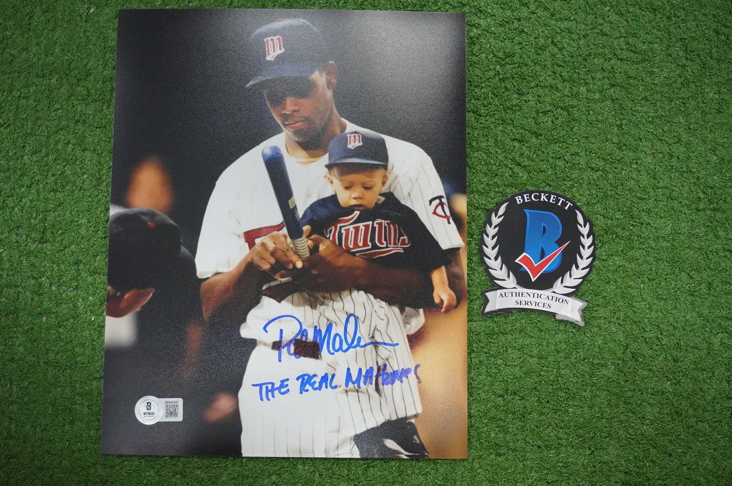 PAT PATRICK MAHOMES SR. SIGNED 8x10 PHOTO w/THE REAL Twins BAS COA