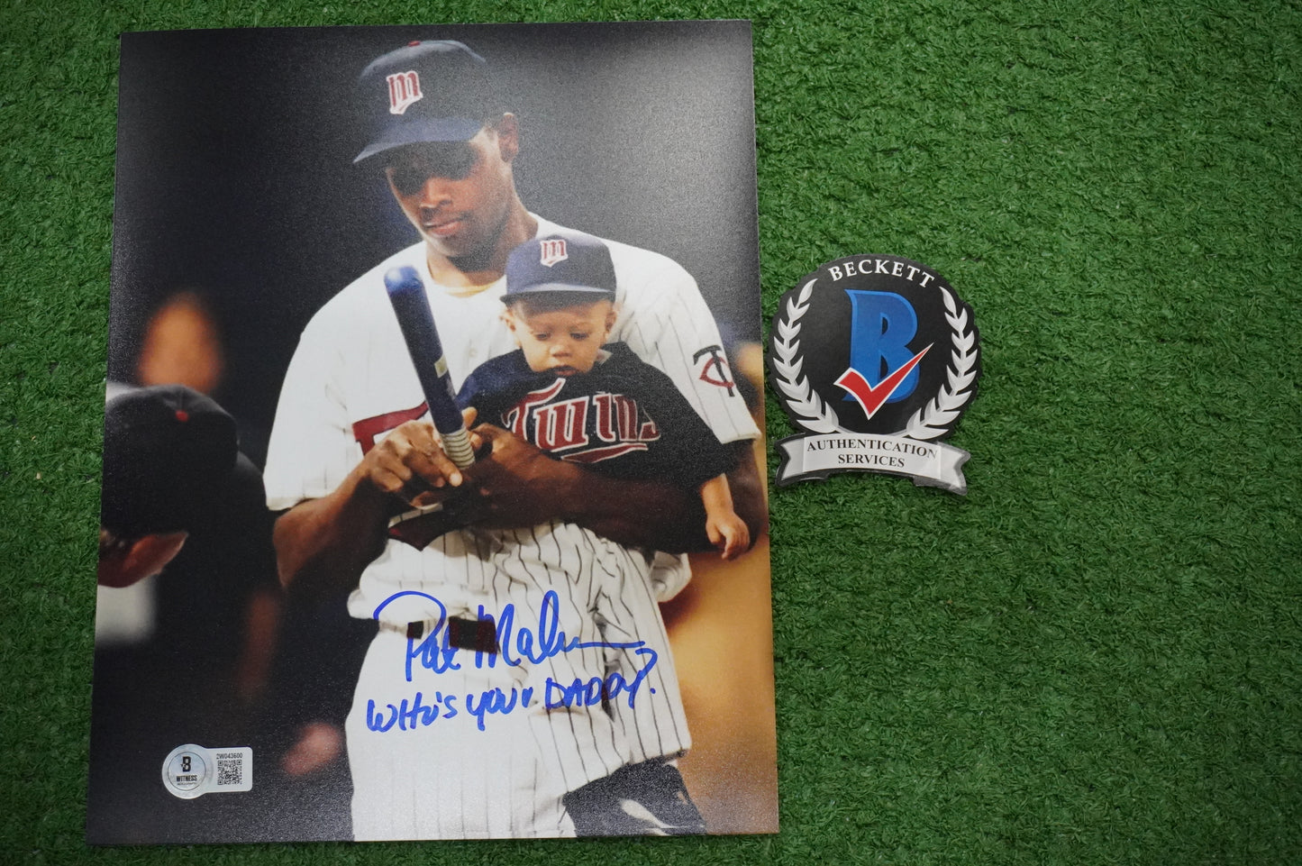PAT PATRICK MAHOMES SR. SIGNED 8x10 PHOTO w/WHO'S YOUR DADDY? Twins BAS