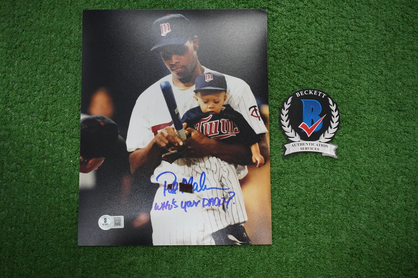 PAT PATRICK MAHOMES SR. SIGNED 8x10 PHOTO w/WHO'S YOUR DADDY? Twins BAS