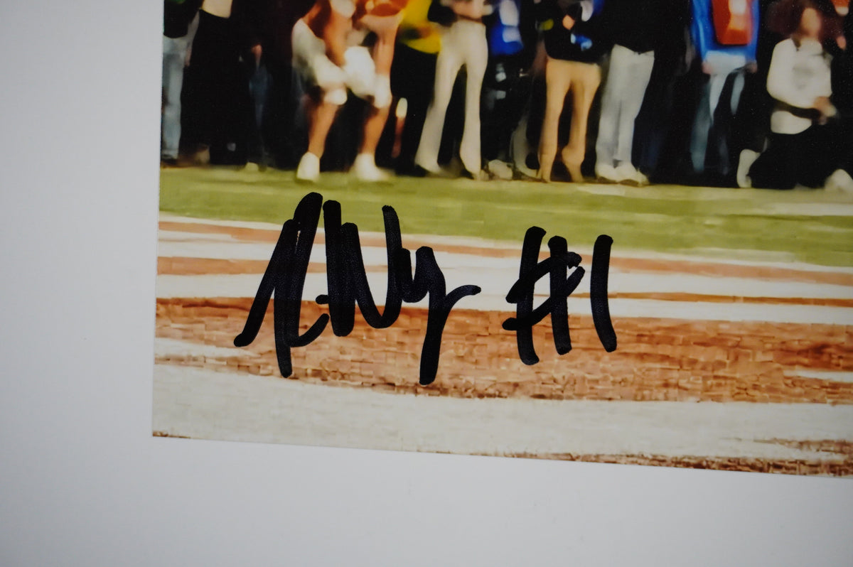 RYAN WINGO TEXAS LONGHORNS SIGNED Stretch 8x10 PHOTO BAS