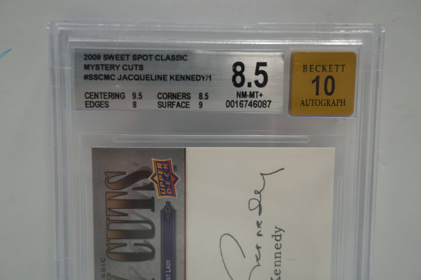2008 UPPER DECK SWEET SPOT MYSTERY CUTS Jacqueline Kennedy BGS 8.5 AUTO 10 1/1