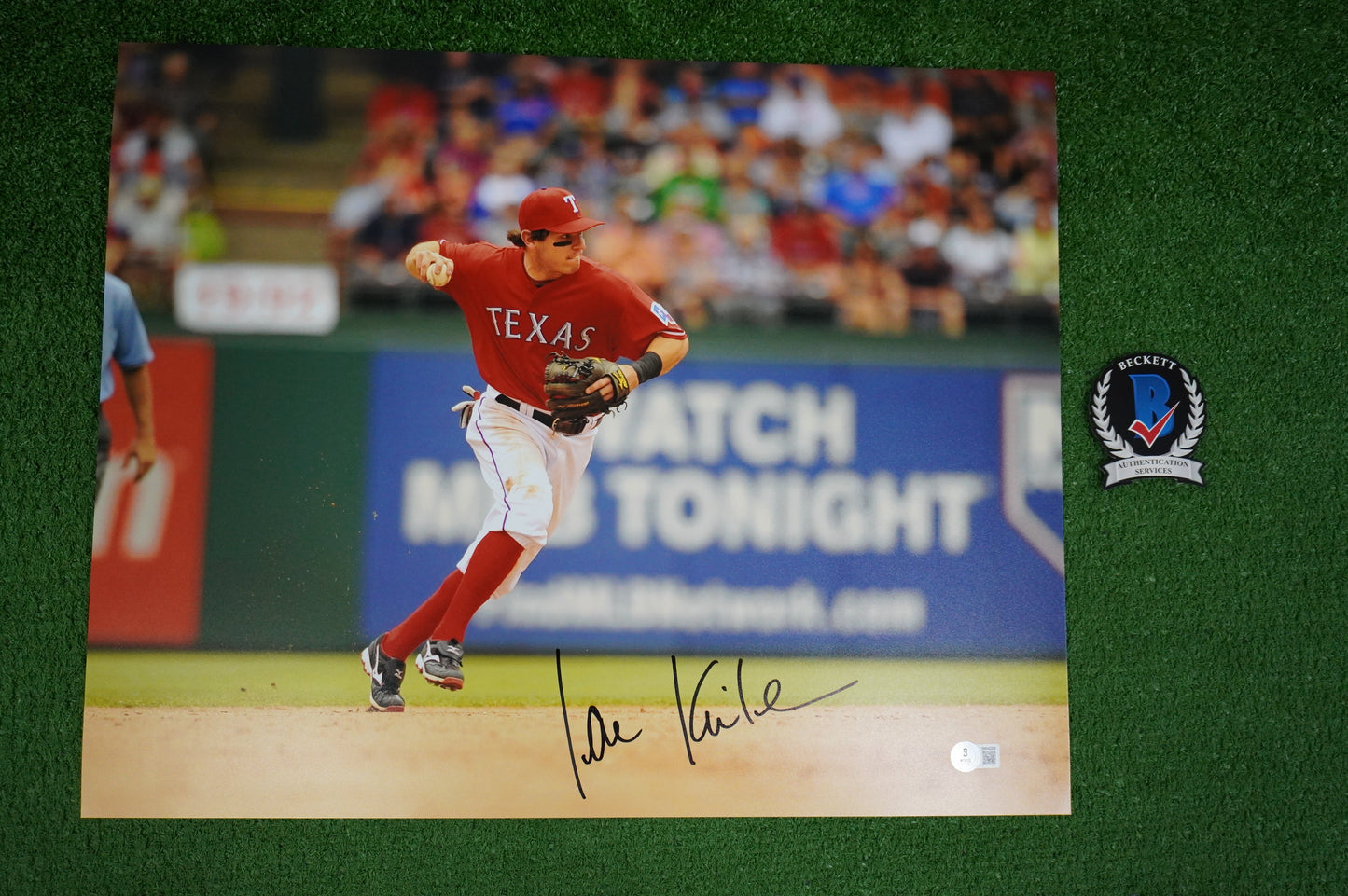 IAN KINSLER TEXAS RANGERS SIGNED 16x20 FIELDING PHOTO BAS COA