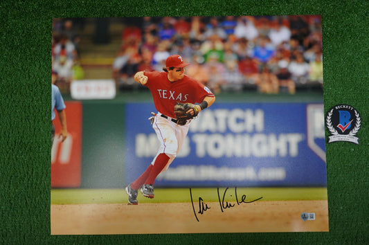 IAN KINSLER TEXAS RANGERS SIGNED 16x20 FIELDING PHOTO BAS COA