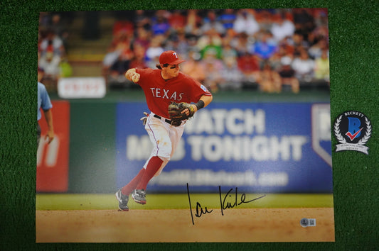 IAN KINSLER TEXAS RANGERS SIGNED 16x20 FIELDING PHOTO BAS COA