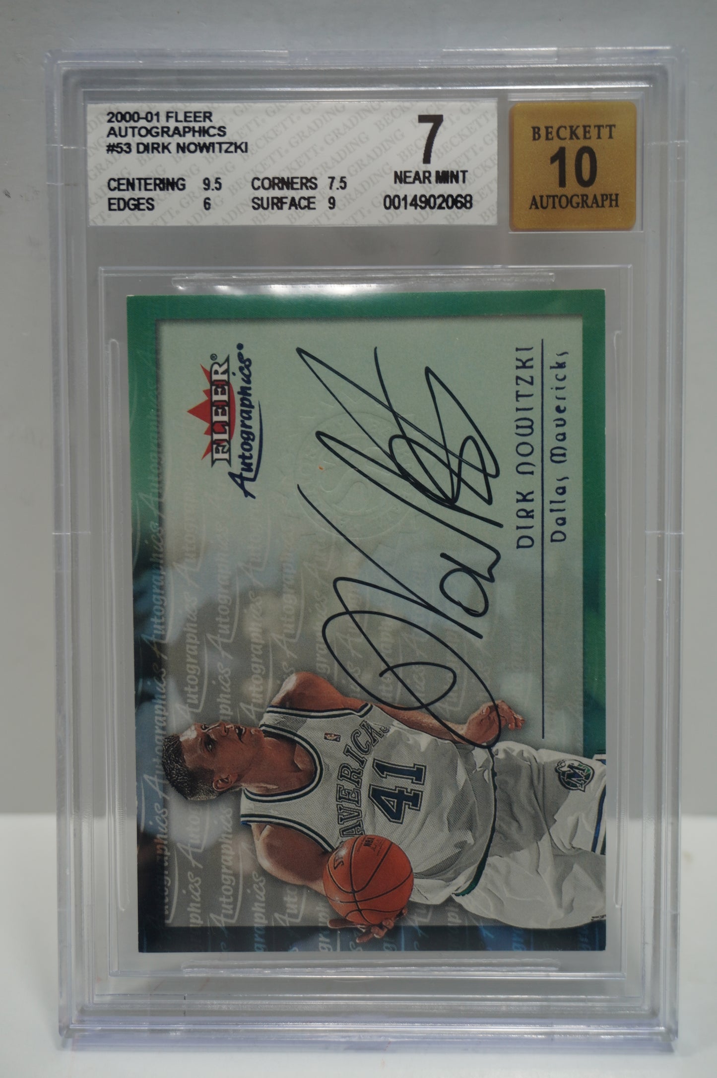 2000-01 Fleer Autographics #53 Dirk Nowitzki BGS 7
