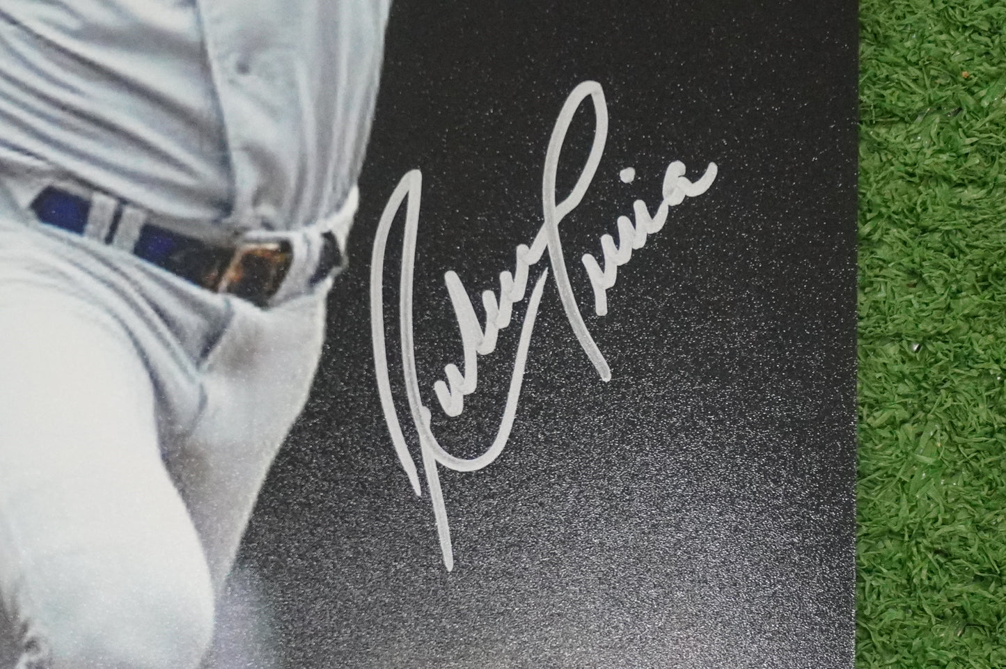 RUBEN SIERRA TEXAS RANGERS SIGNED 8x10 PHOTO JSA COA