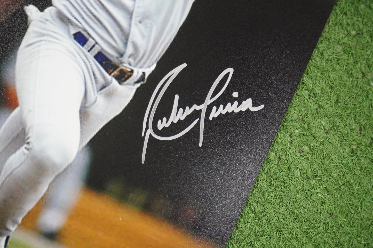 RUBEN SIERRA TEXAS RANGERS SIGNED 8x10 PHOTO JSA COA