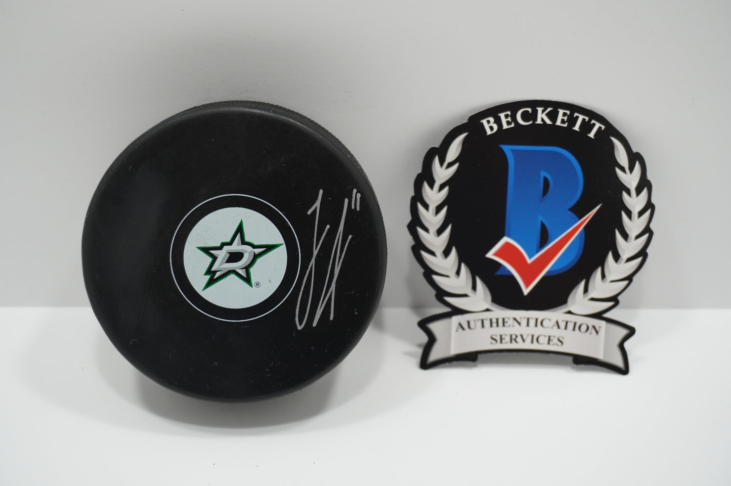LOGAN STANKOVEN DALLAS STARS SIGNED Logo PUCK BAS COA