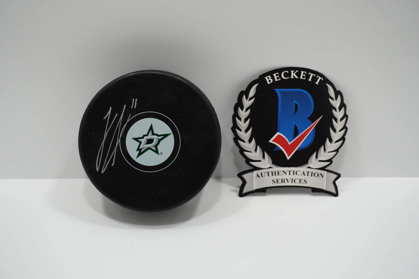 LOGAN STANKOVEN DALLAS STARS SIGNED Logo PUCK BAS COA