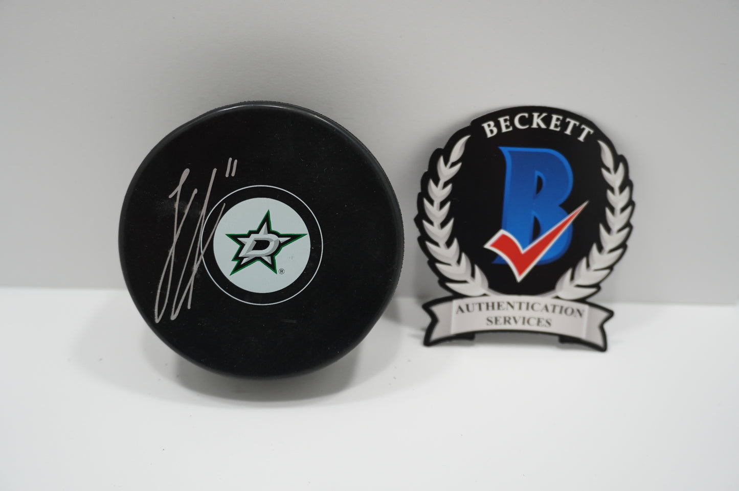 LOGAN STANKOVEN DALLAS STARS SIGNED Logo PUCK BAS COA