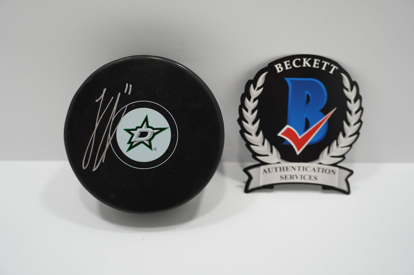LOGAN STANKOVEN DALLAS STARS SIGNED Logo PUCK BAS COA