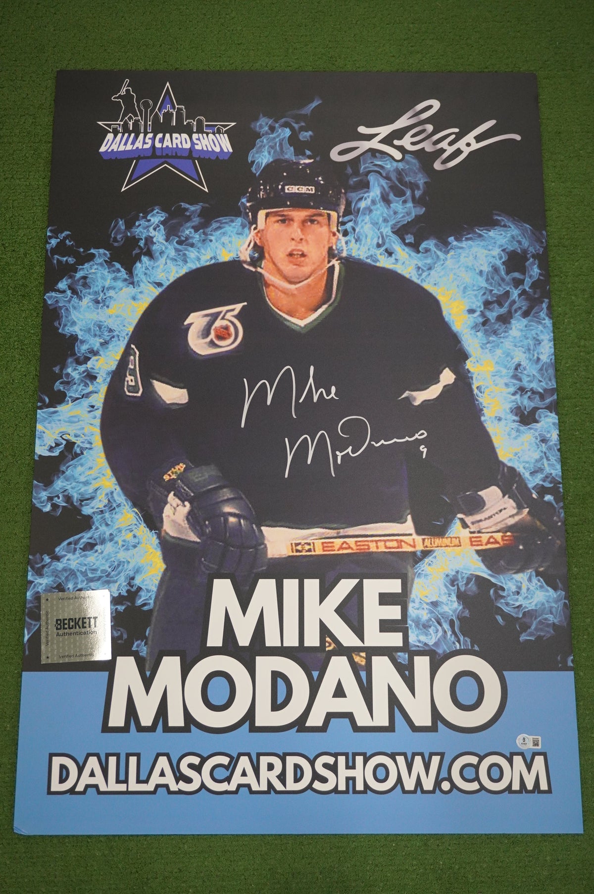 MIKE MODANO DALLAS STARS SIGNED 24x36 Dallas Card Show FOAM BOARD BAS