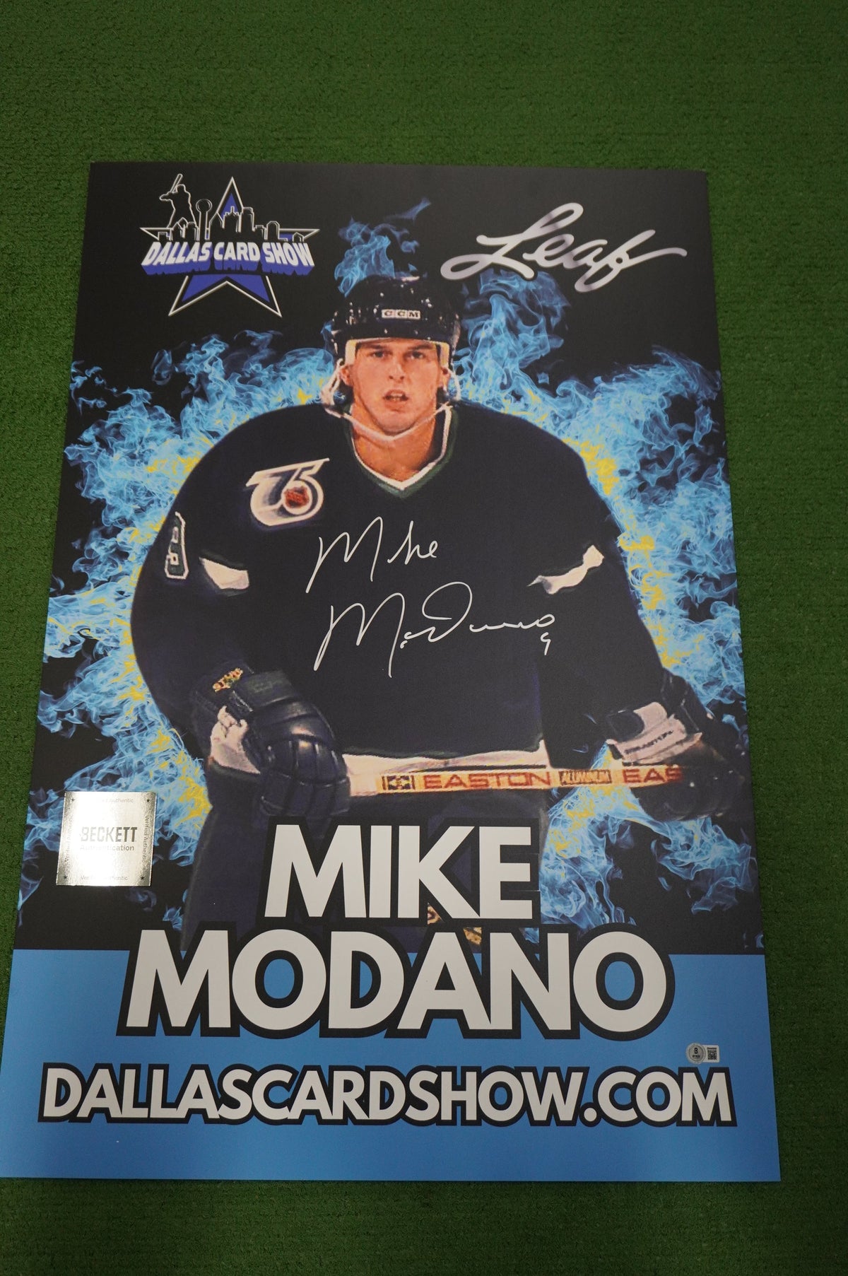 MIKE MODANO DALLAS STARS SIGNED 24x36 Dallas Card Show MINNESOTA FOAM BOARD BAS