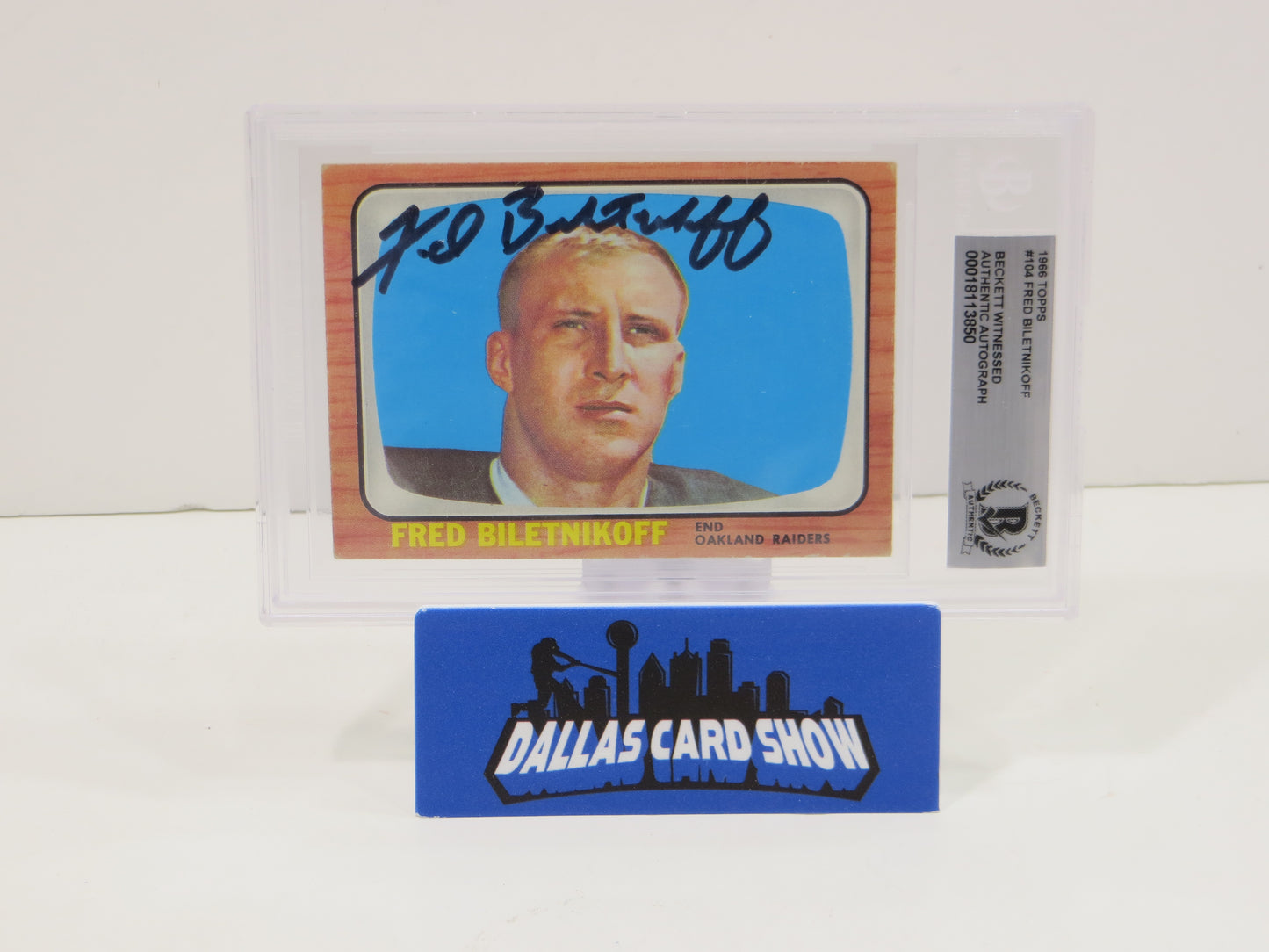 FRED BILETNIKOFF SIGNED 1966 Topps #104 OAKLAND RAIDERS BGS BAS SLAB