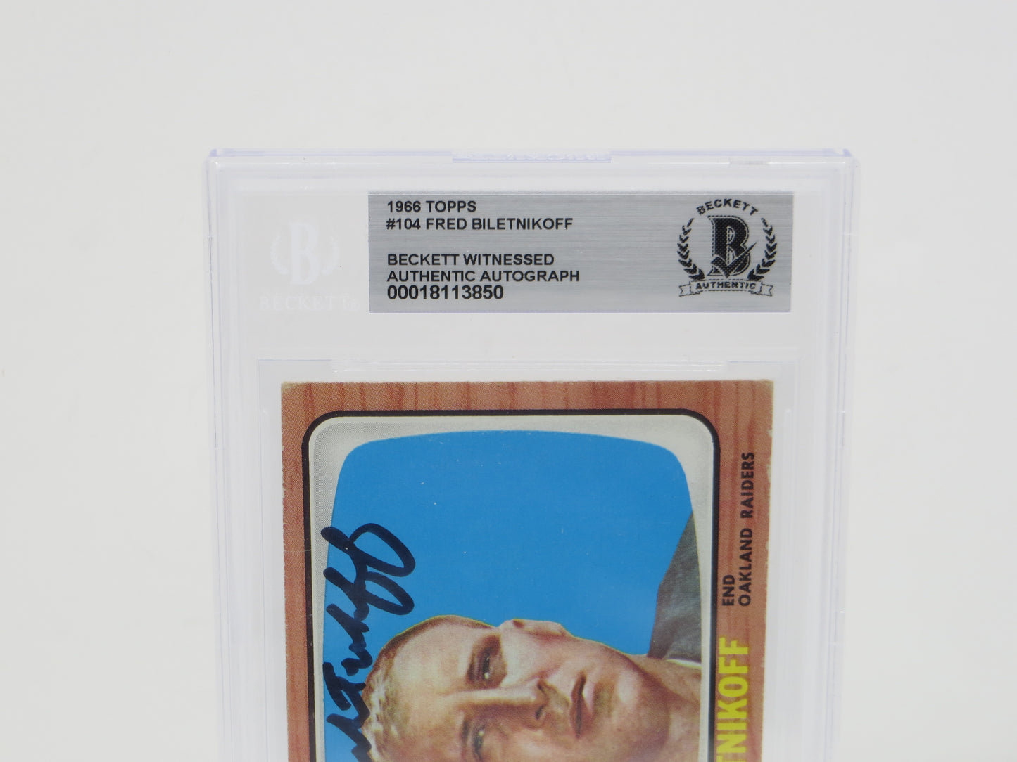 FRED BILETNIKOFF SIGNED 1966 Topps #104 OAKLAND RAIDERS BGS BAS SLAB