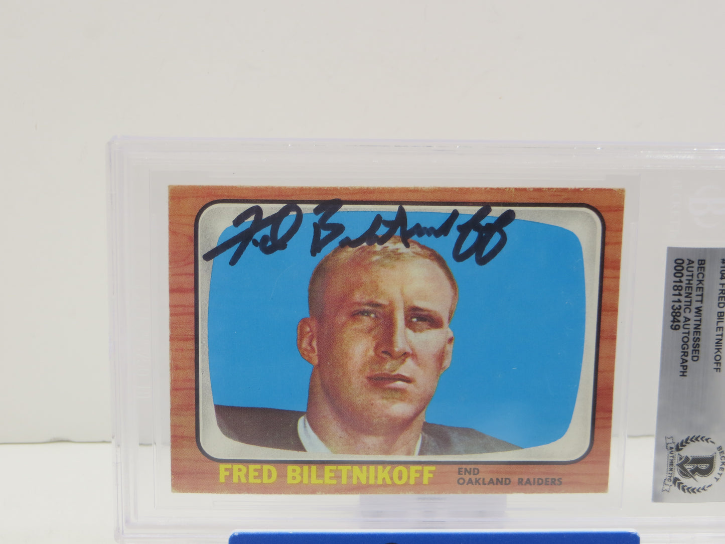 FRED BILETNIKOFF SIGNED 1966 Topps #104 OAKLAND RAIDERS BGS BAS SLAB