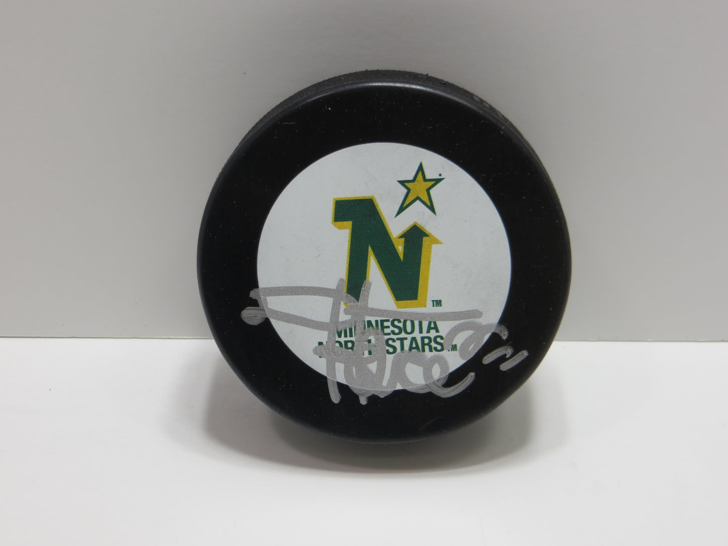 DERIAN HATCHER MINNESOTA NORTH STARS SIGNED PUCK Dallas Stars BAS